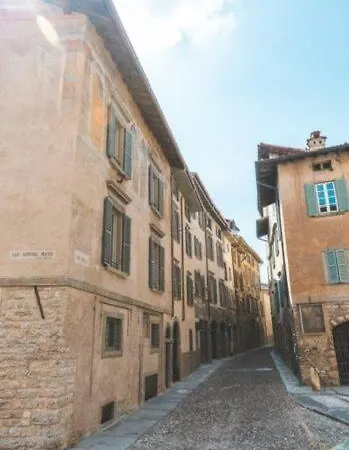 アパート Ophelia Leon Charme&relax ベルガモ