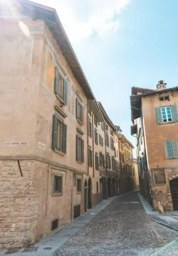 Апартаменти Ophelia Leon Charme&relax Бергамо